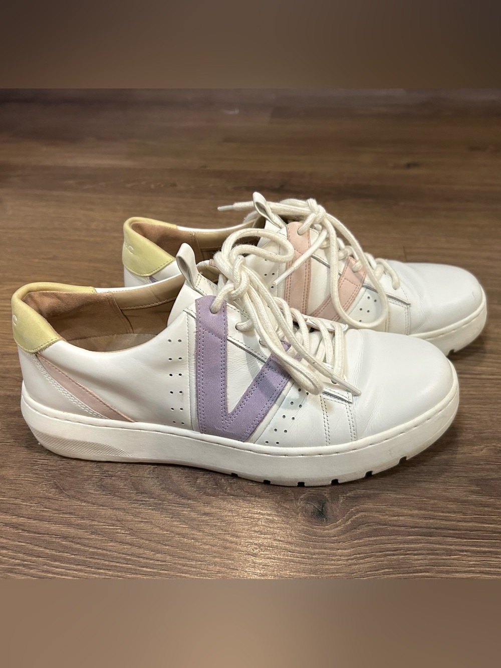 Vionic Simasa sneakers white leather and pastel purple and pink accents